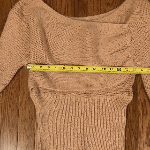 Off-the-Shoulder Sweater - Picture 4 of 6